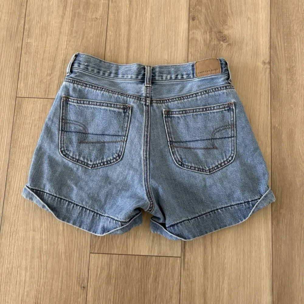 American Eagle Mom Shorts Women's Size 2 High‎ Rise Cuffed Denim Jean